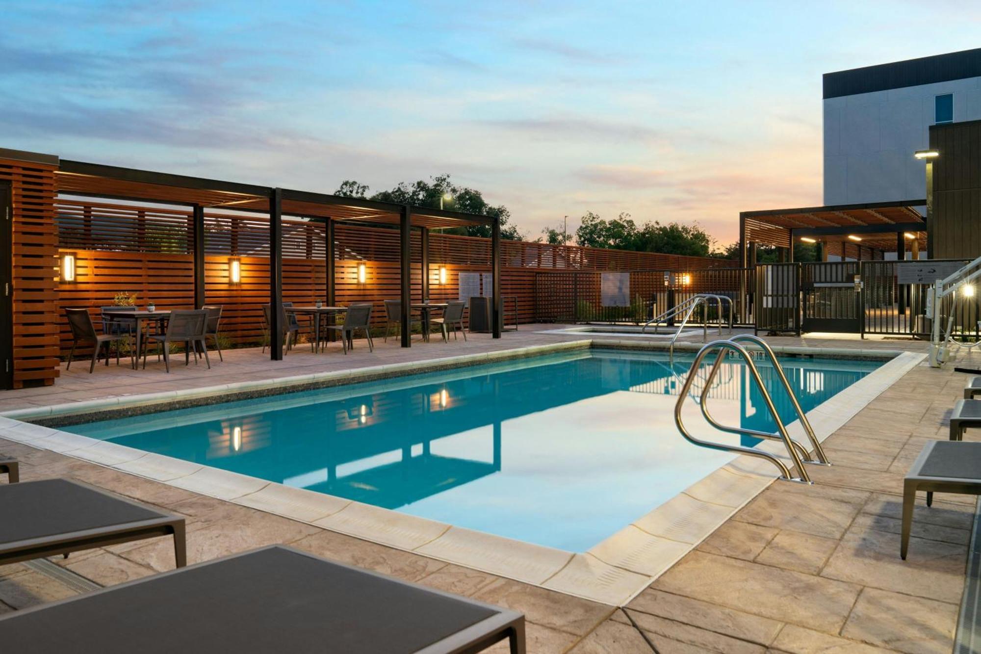 Courtyard By Marriott Fresno Clovis Hotell Eksteriør bilde